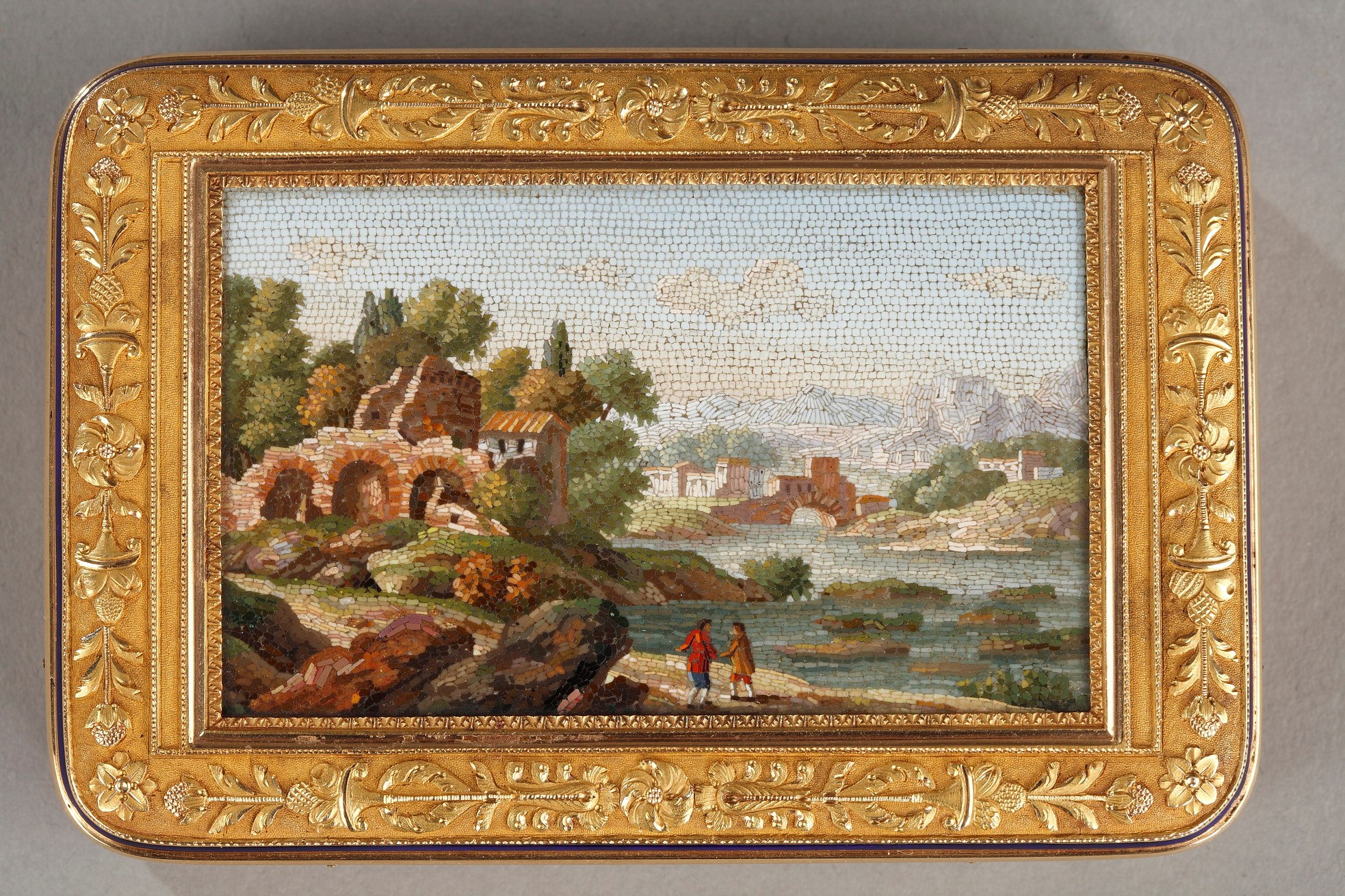 GOLD AND MICROMOSAIC SNUFF BOX, FIRST HALF OF THE 19TH CENTURY WORK